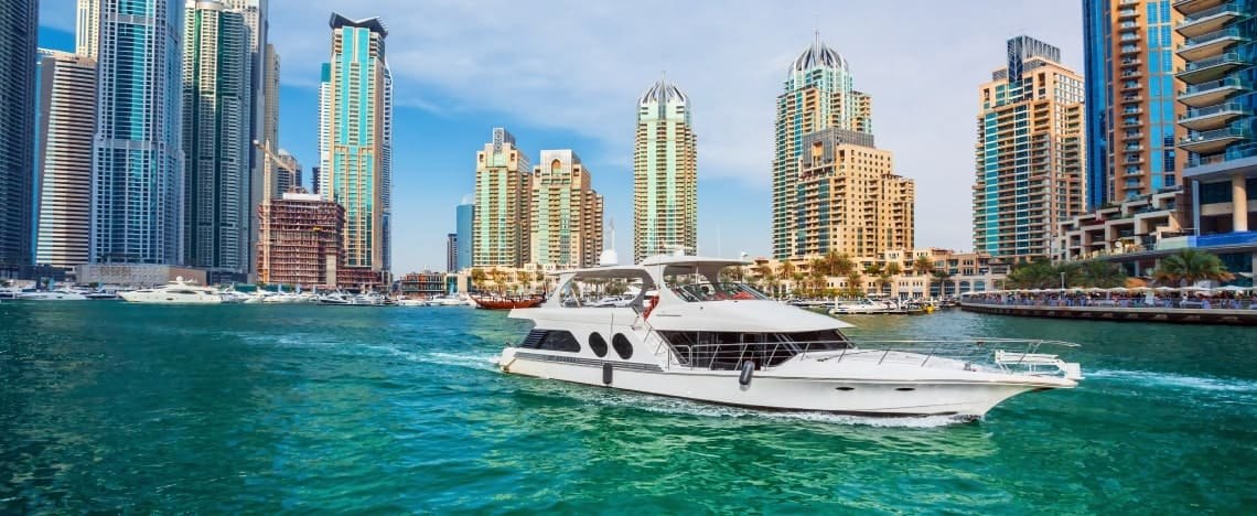 Guide for Tourists to Enjoy a Smooth Ride on Their Yacht Charter in Dubai